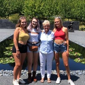 Meet your Posher, Iris